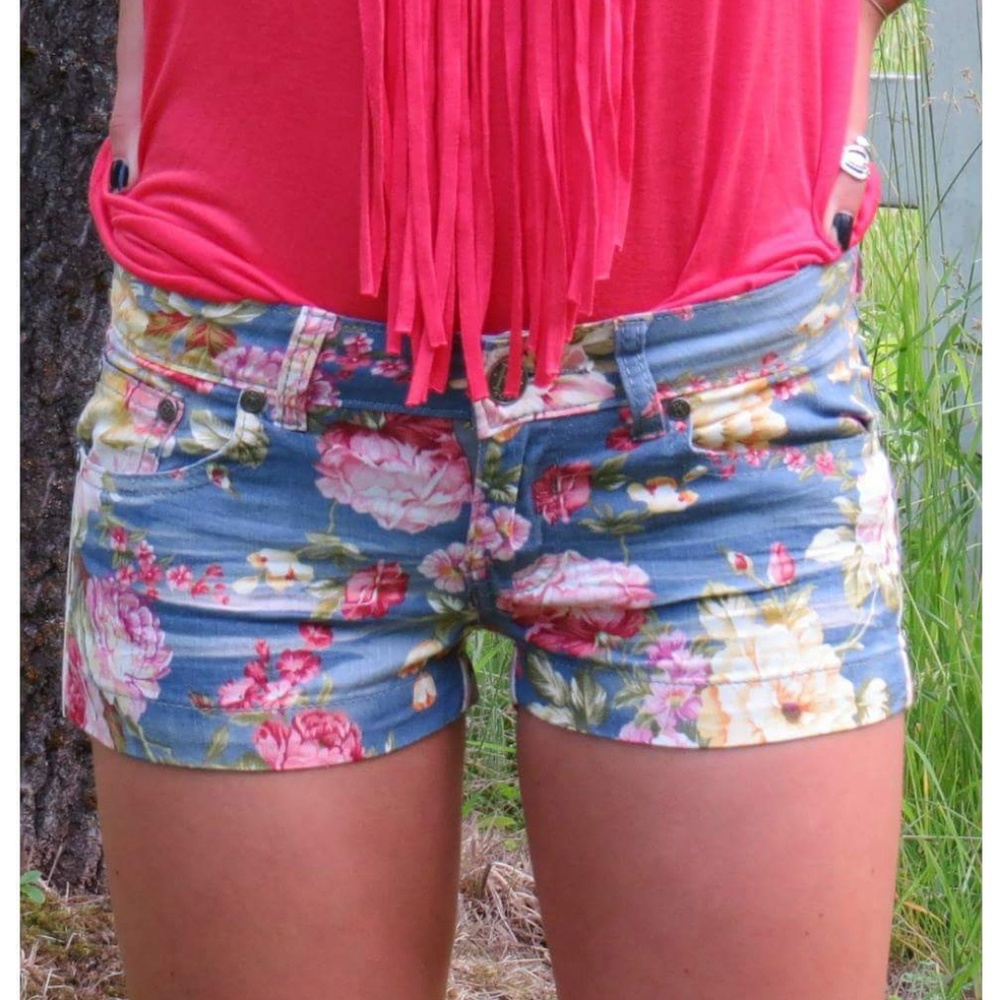 Adorable floral shorts